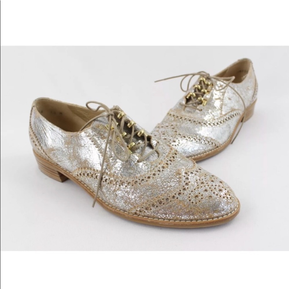 Stuart weitzman silver metallic Oxford shoes Sz 7